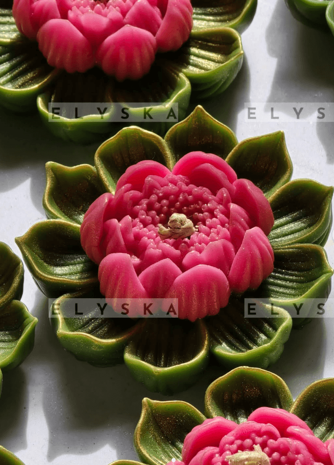 Lotus Candle